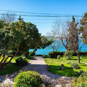 Kolovare Garden Oasis - First Row By Sea Apartament